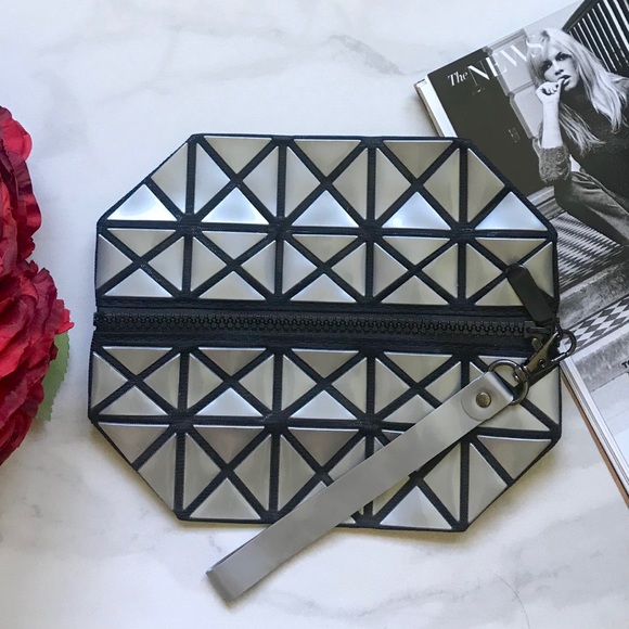 Metallic Silver Geometric Make Up Bag Case - Picture 2 of 7